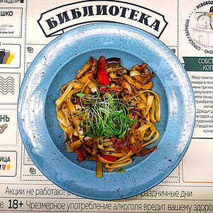 Удон с курицей и соусом кимчи
