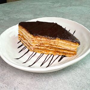 Медовый торт с шоколадной глазурью 