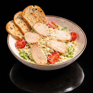 Салат Цезарь с курицей