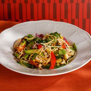 Гриль салат с овощами и индейкой