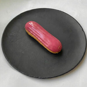 Эклер малиновый