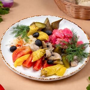 Ассорти местных солений