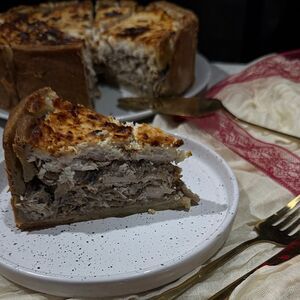 Киш с грибами и курицей 