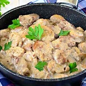 Говядина с грибами в сметанном соусе