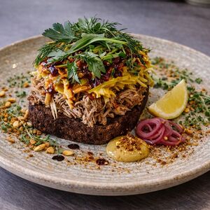 Краюха с рваной свининой