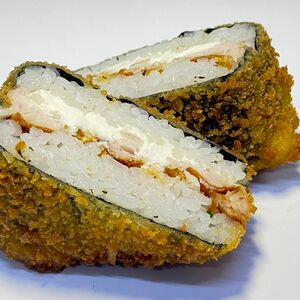 № 65 онигири жаренный с курницей