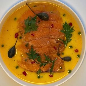 Лосось в соусе маракуйя