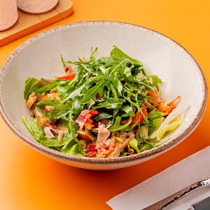 Теплый салат с говядиной и сладким перцем