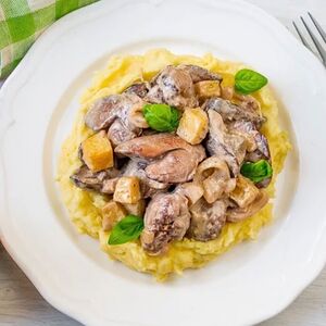 Куриная печень, запечённая с яблоком