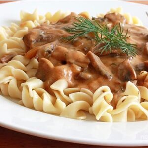 Макароны с куриной красной подливкой