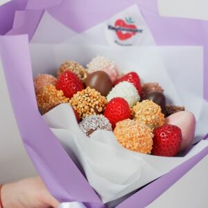 Букет из клубники в шоколаде «Микс» S 