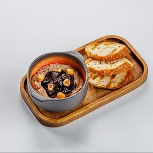 Паштет из печени цыпленка с пряным черносливом и фундуком