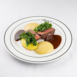 Филе-миньон с картофельным пюре и муссом из фуа-гра