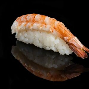 Суши с королевской креветкой