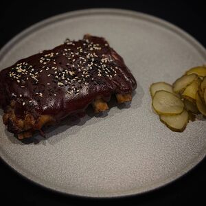 Свиные ребра с соусом BBQ