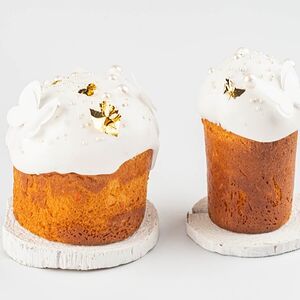 Большой кулич с бабочками