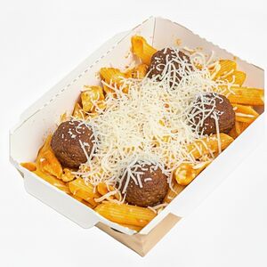 Пенне с митболами