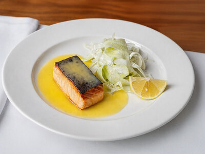 Стейк из лосося с фенхелем