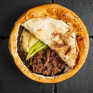 Рваная говядина с картофельным пюре