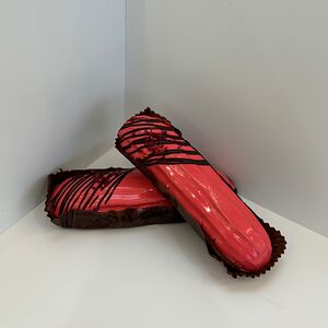 Эклер ягодный