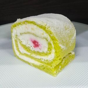 Рулет фисташковый с малиной 