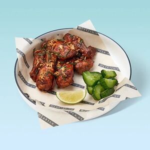 Куриные крылья с соусом Кола BBQ