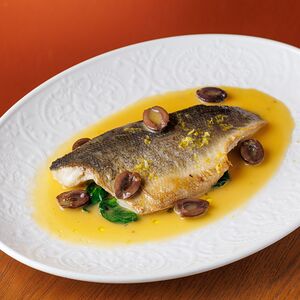 Филе сибаса в сливочном соусе со шпинатом