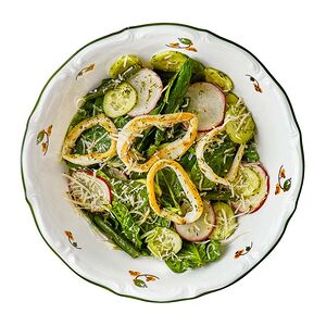 Салат с кальмаром и шпинатом