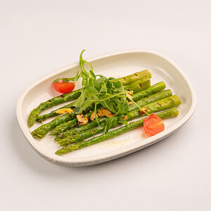 Спаржа на гриле с чесноком