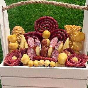 Колбасно сырный бокс 