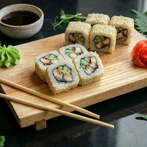 Спайси-ролл в кунжуте угорь