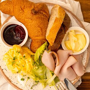 Континентальный завтрак с карбонадом