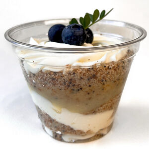 Десерт в стакане Маковый с черникой 