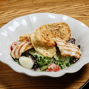 В стиле Цезарь с курицей