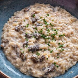 Орзо с лесными грибами и соусом из кешью