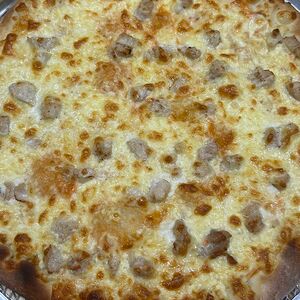 Пицца с курицей и овощами