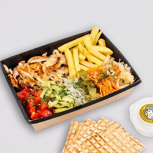 Шаверма на тарелке с картофелем фри