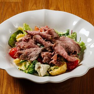 Салат с ростбифом и вялеными томатами