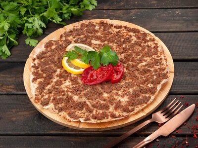 Лахмаджун с телятиной