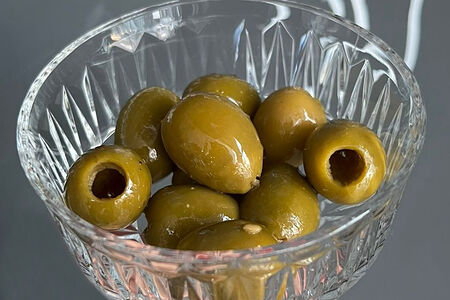 Маринованные оливки с травами