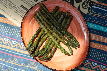 Спаржа на гриле