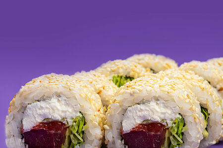 Ролл с тунцом и лососем