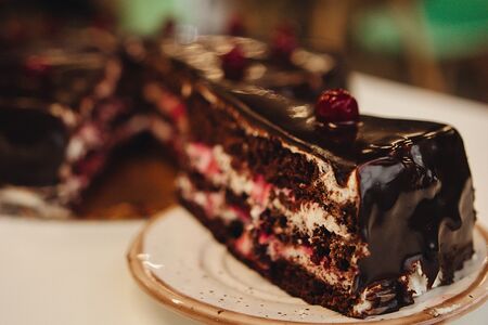 Шоколадно-вишневый торт