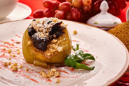 Печена ябълка