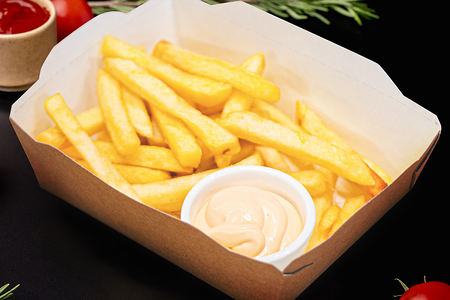 Картофель фри и соус