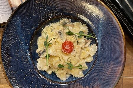 Паста с курицей и грибами