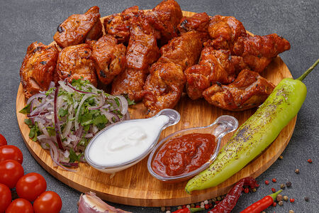 Килограмм шашлыка из cвинoй шеи