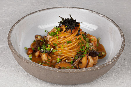 Спагетти с креветками в соево-арахисовом соусе