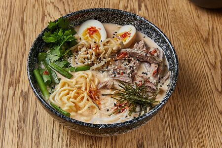 Сырный рамен с говядиной