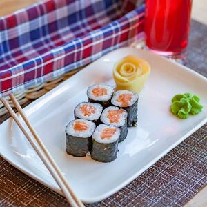 Мини-ролл с лососем